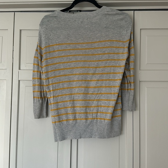 Yellow and gray light weight sweater - Picture 3 of 4